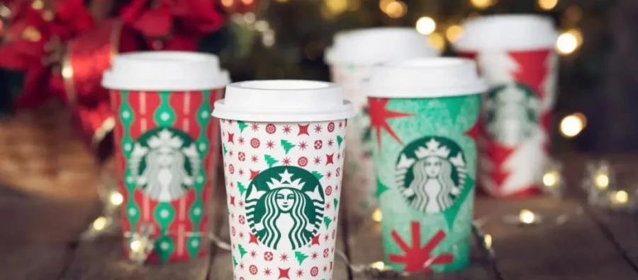 Los vasos navideños de Starbucks: una tradición más allá de la estrategia de marca