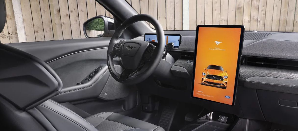 Ford explora la Publicidad en sus coches con una nueva patente que personaliza Anuncios y analiza datos del conductor