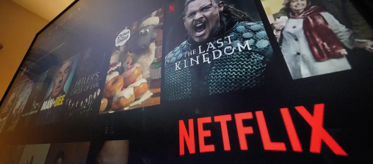 Netflix se ve obligada a reducir drásticamente sus tarifas publicitarias para atraer a anunciantes y la culpa es de Amazon