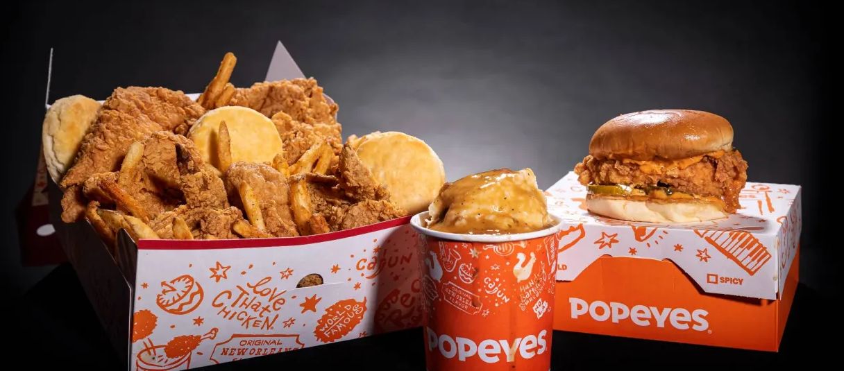 Popeyes "monta el pollo": así es como crece una marca en constante expansión y popularidad