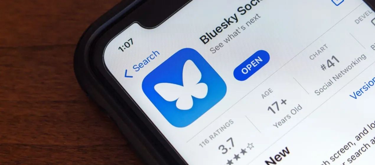 ¿Podría la red social Bluesky convertirse en una amenaza global para X?